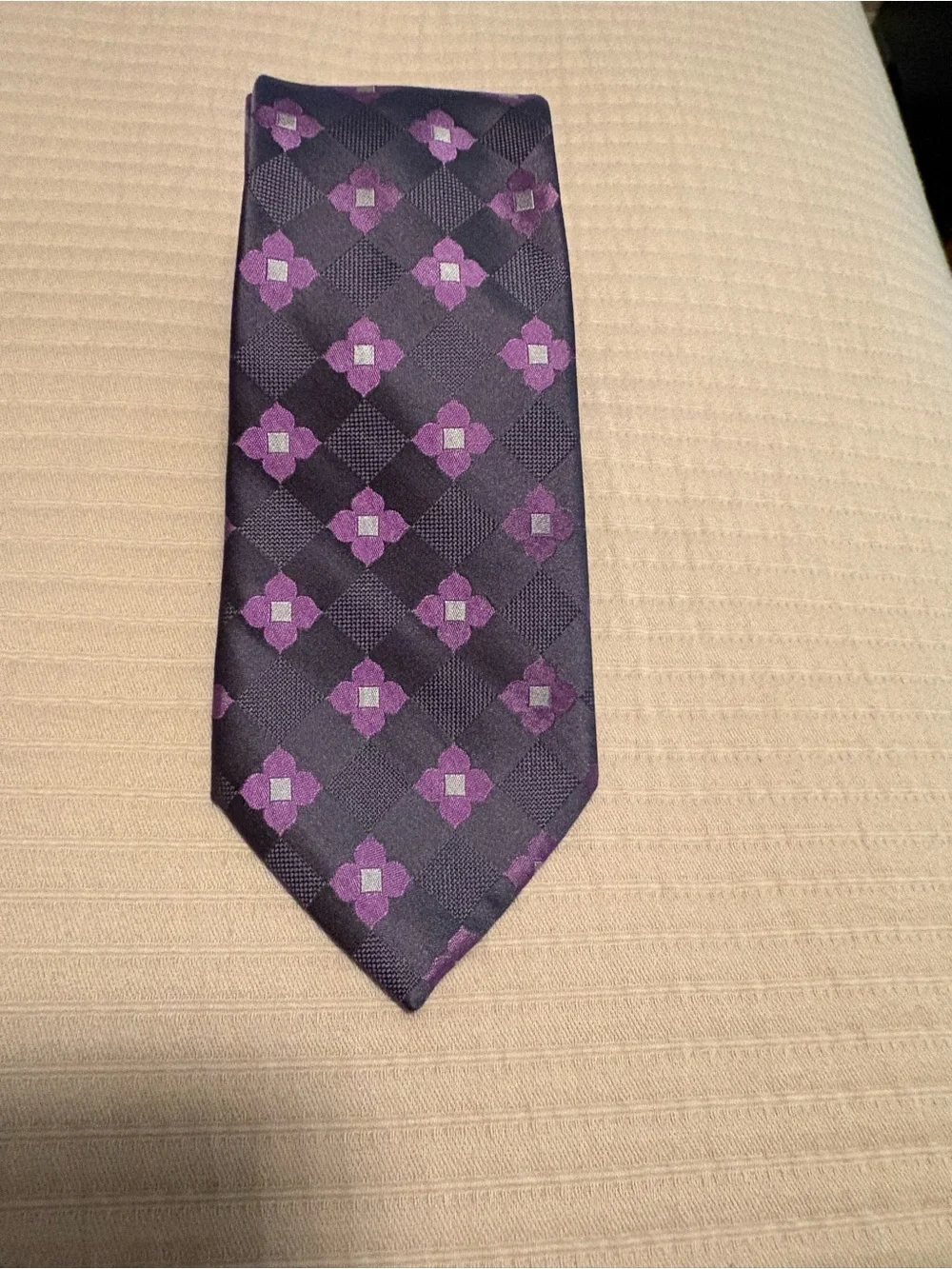 Michael Kors Gray/Purple Geometric Men's Tie 100% silk, great condition